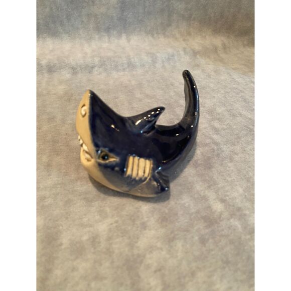 Artesania Rinconada Adult Smiling Shark 3-1/2" Blue Stoneware Clay Uruguay‎ - Picture 9 of 13